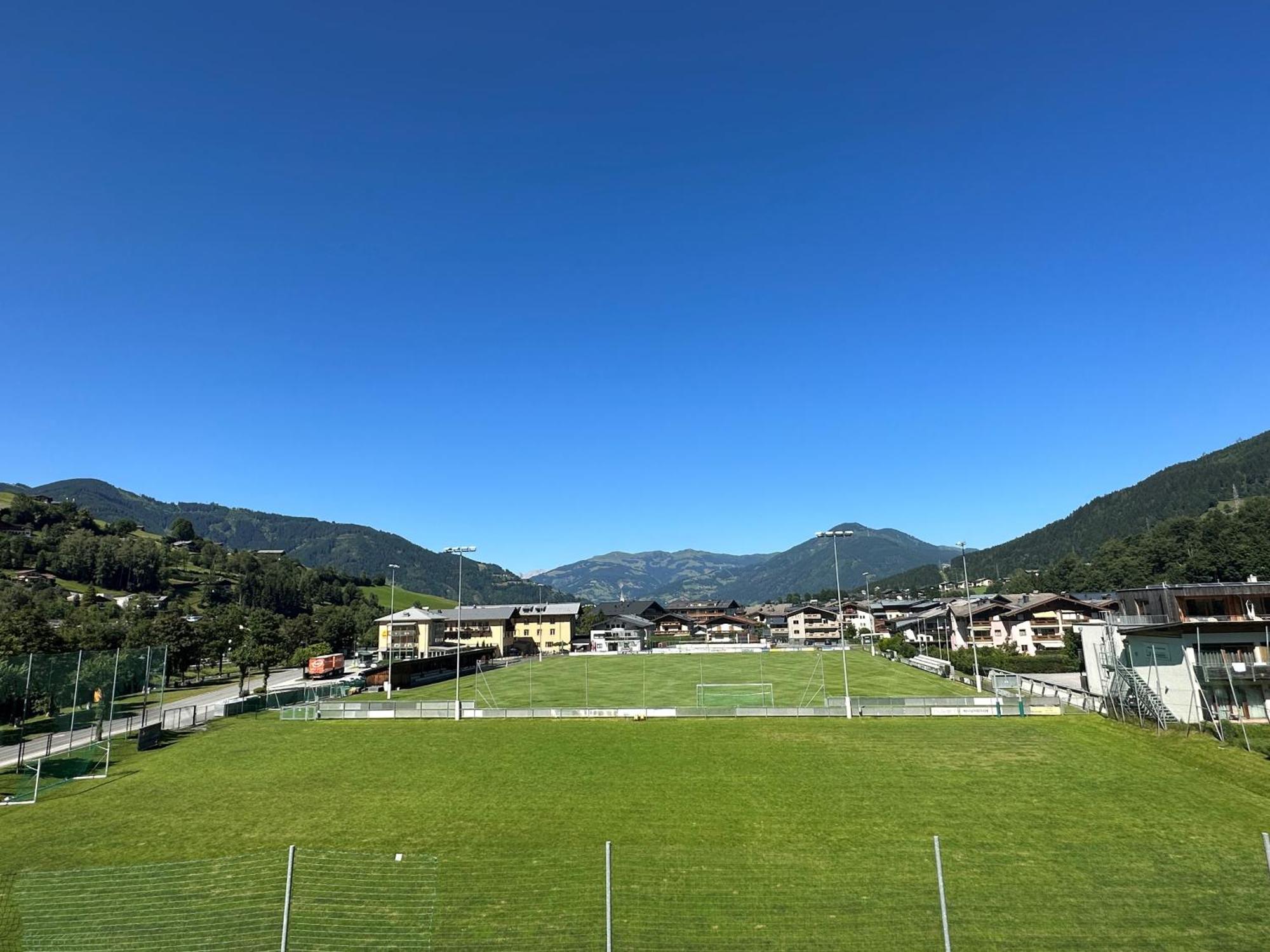 Pension Monika - Kaprun Bagian luar foto